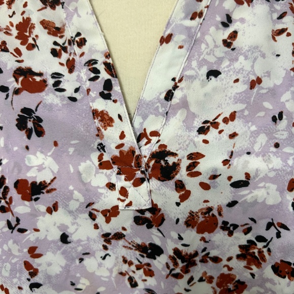 Simply Vera Vera Wang Womens Shirt Floral Lavender White Rust V-neck Ruffle XL - Picture 2 of 6